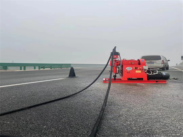 开阳马路路基路面开裂下沉注浆加固灌浆